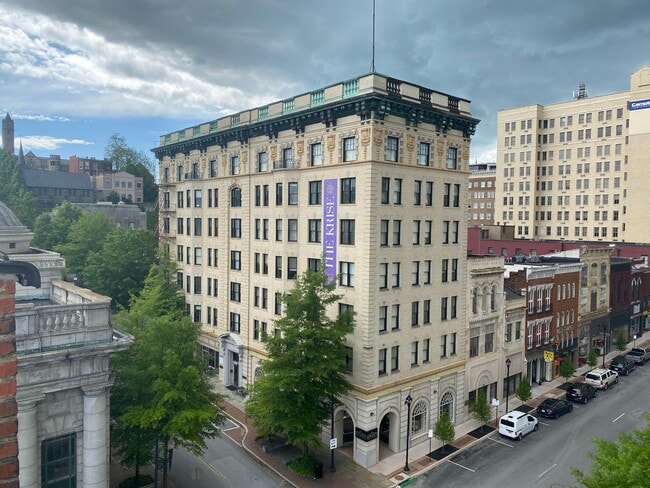 Building Photo - 203 9th St