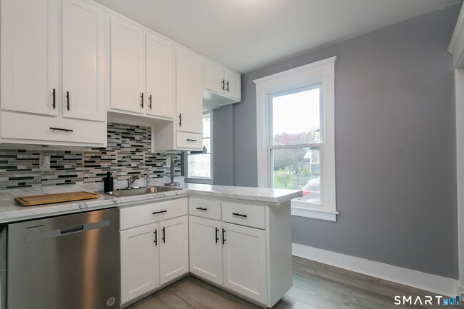 Building Photo - 101 Laurel St