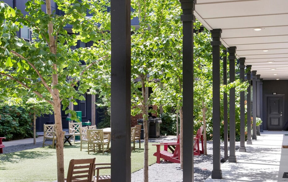 Building Photo - 111 E 4th St