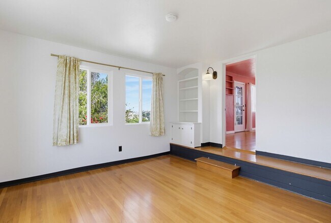 Building Photo - Historic Charm Meets Modern Living – Stunning 5 Bedroom Home on Iconic Myrtle Avenue