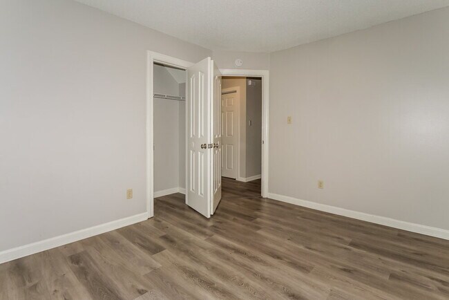 Building Photo - 3158 Clubview Cove N