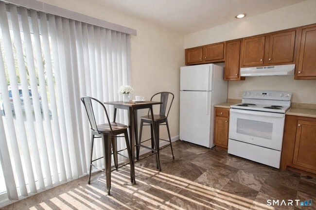 Building Photo - 34 James St