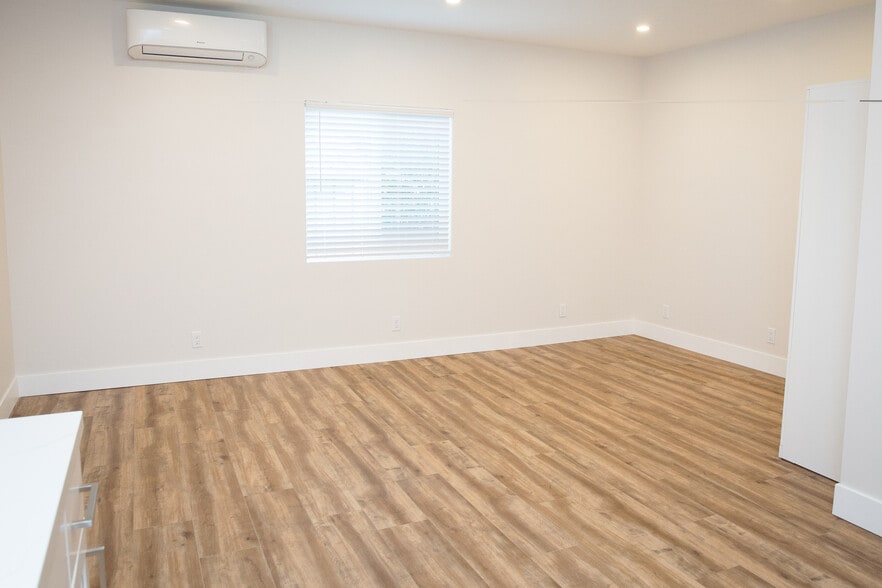 Building Photo - 15042 Cullen St