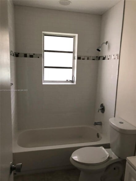 Building Photo - 4120 SW 25th St