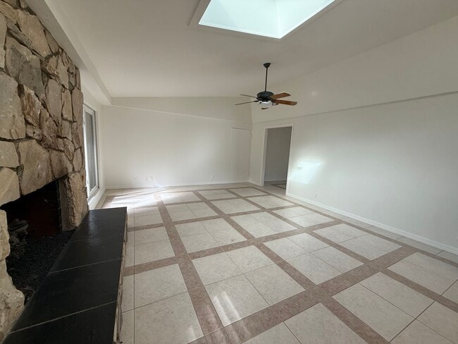 Building Photo - Exquisite Single-Story Retreat in Las Posas Estates