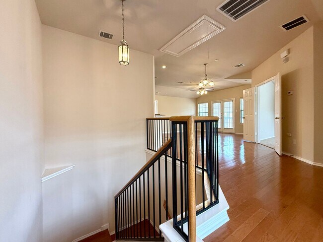 Building Photo - Updated Condo-1310 Parmer Ln.