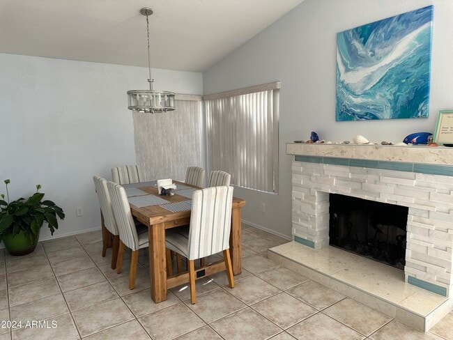 Building Photo - 11025 W Poinsettia Dr