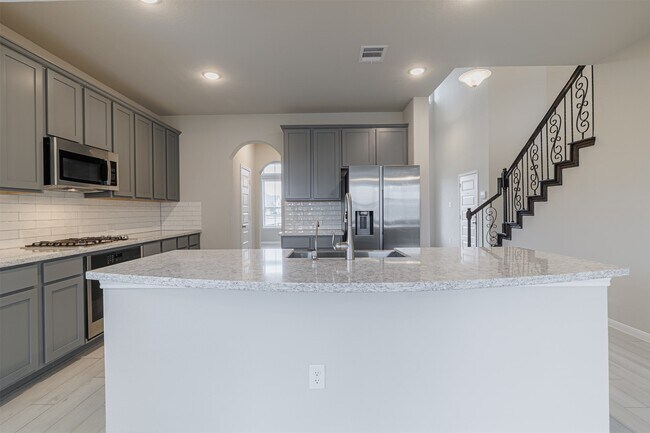 Building Photo - 3002 Roberta Sue Dr