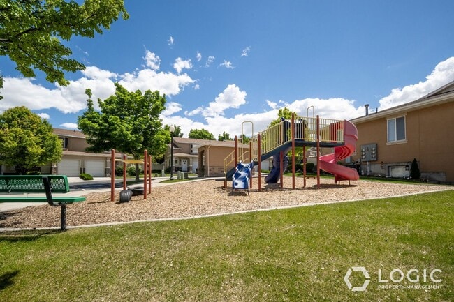 Building Photo - 9526 Fairway View Dr S