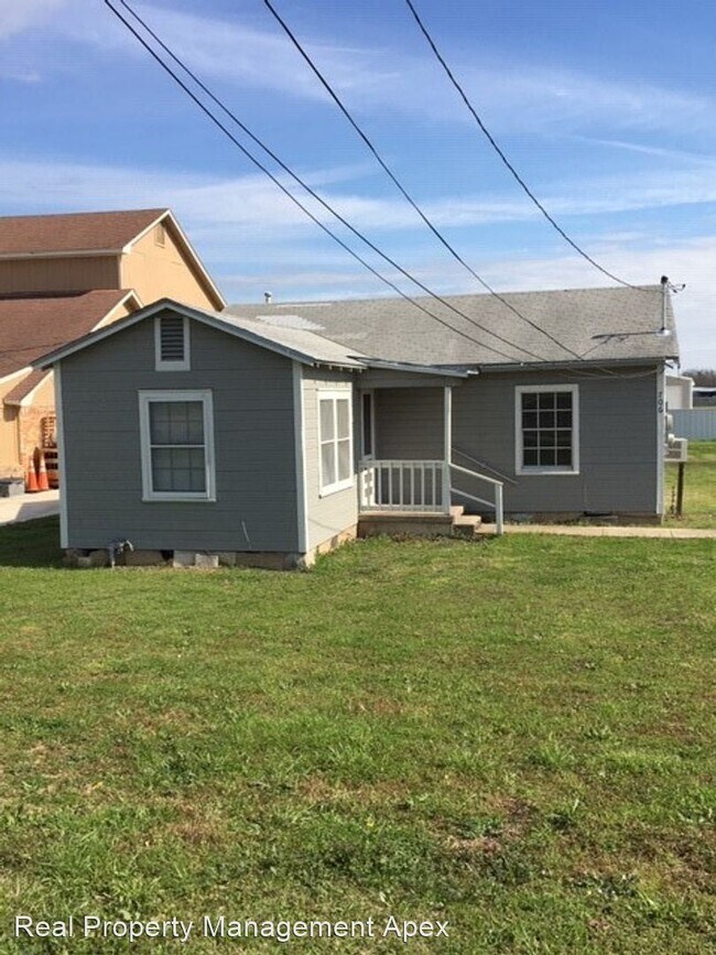 Building Photo - 3 br, 1 bath House - 706 S. Robinson Dr.