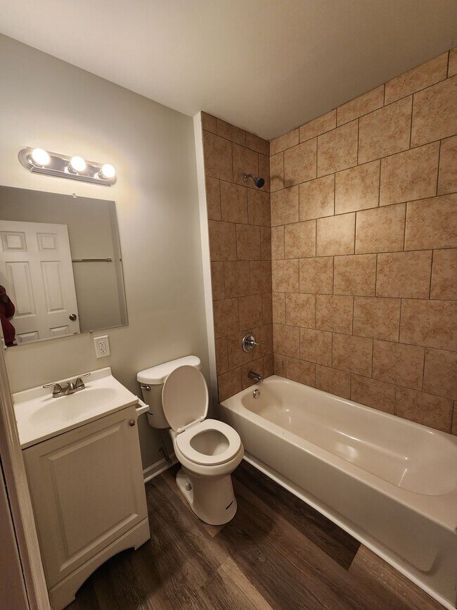 Building Photo - Large 2 Bedroom Home Section 8 accepted!