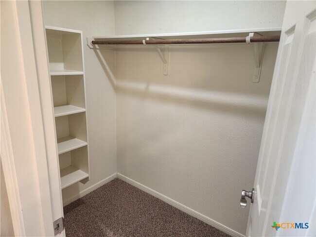 Building Photo - 5615 Fair Hill Dr