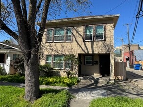 Building Photo - Downtown Sacramento 2 Bedroom, 1 Bath 850 sqft. Townhome for Lease.