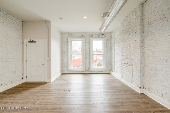 Building Photo - 1105 S 1st St