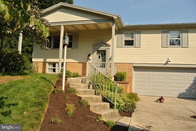 Primary Photo - 421 Park Hills Dr