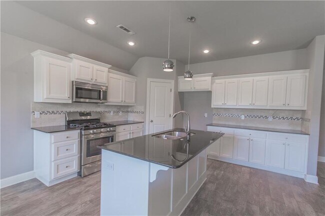 Building Photo - 3411 SW Gibson Ave