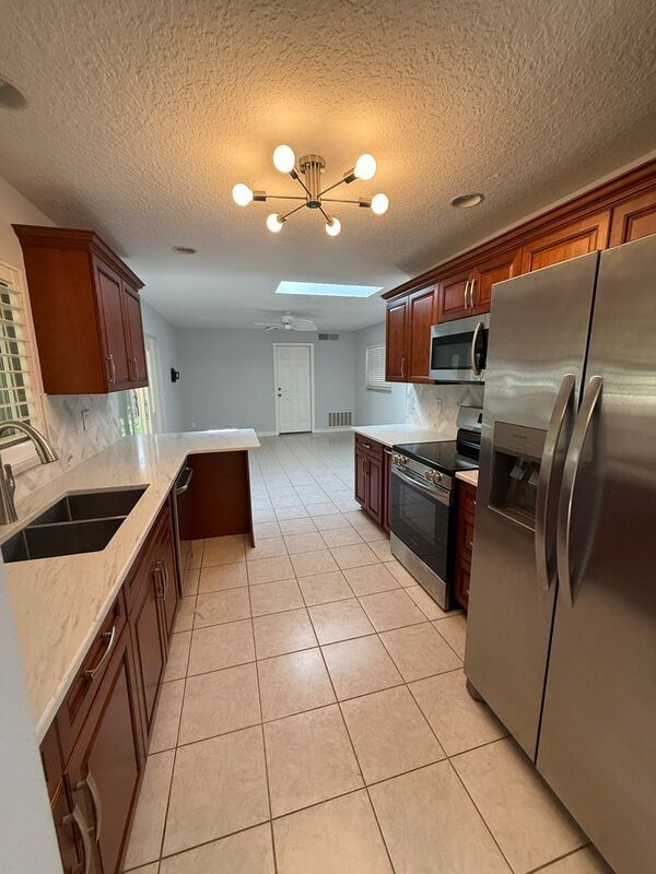 Building Photo - 104 Hatfield Ct