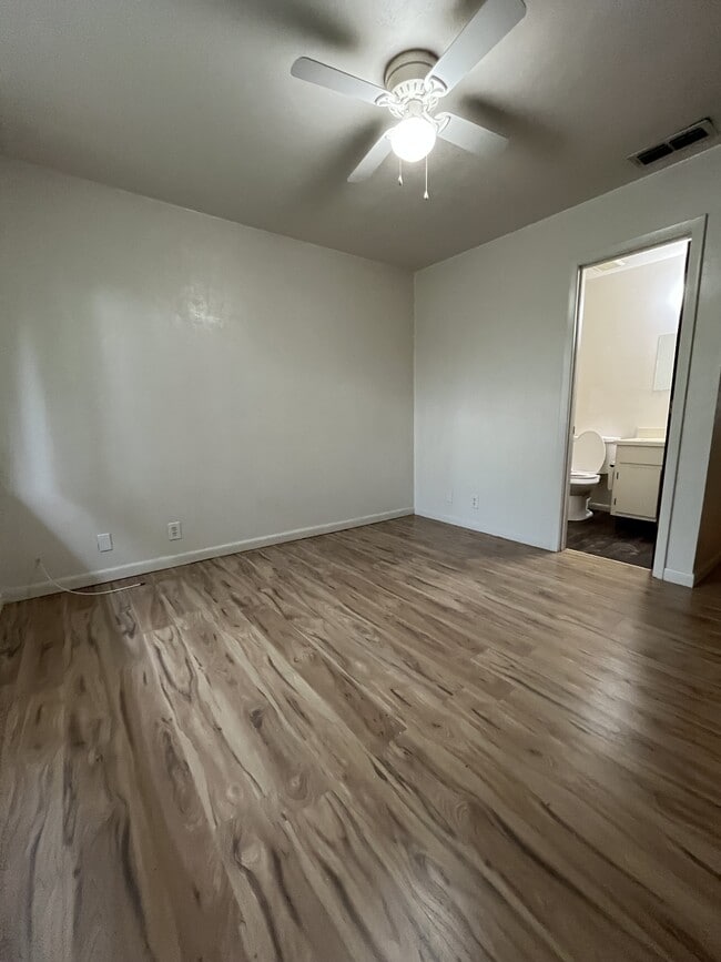 Building Photo - 2560 SW 31st Pl
