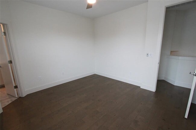 Building Photo - 1204 Cometa St