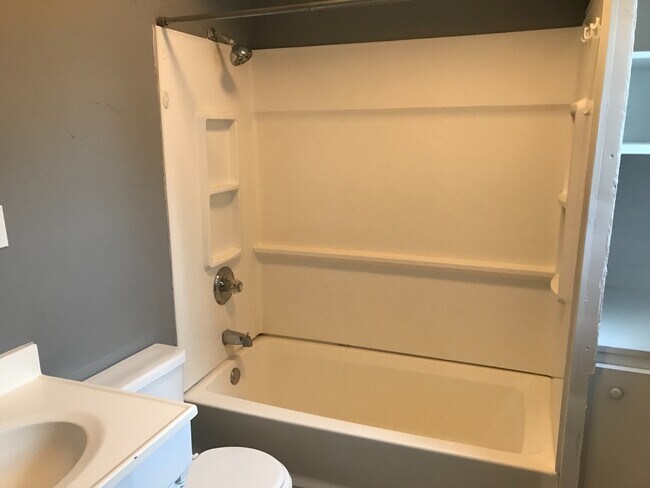 Building Photo - Downtown  - 4 BR home AWESOME location