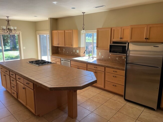 Building Photo - Deschutes Riverfront Home in Tumalo | 3 Bed + Office | Landscaping Included