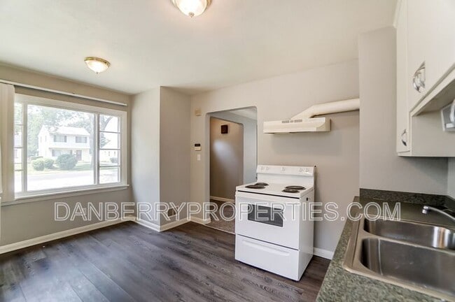 Building Photo - 818 Brookley Blvd