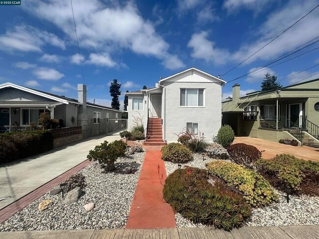 Building Photo - 674 Maud Ave