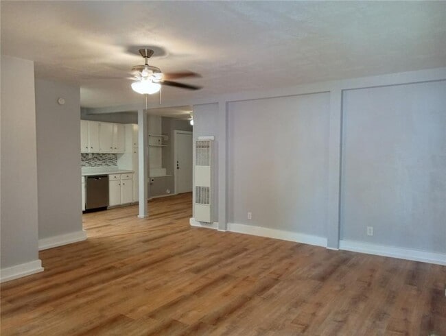 Building Photo - Fully Remodeled 1 bath Washer /Dryer