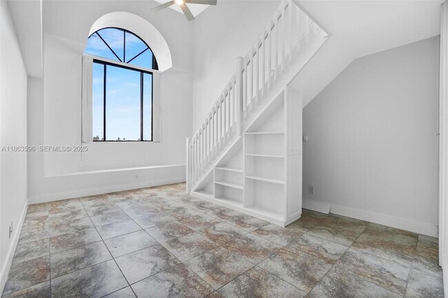 Building Photo - 15549 Miami Lakeway N