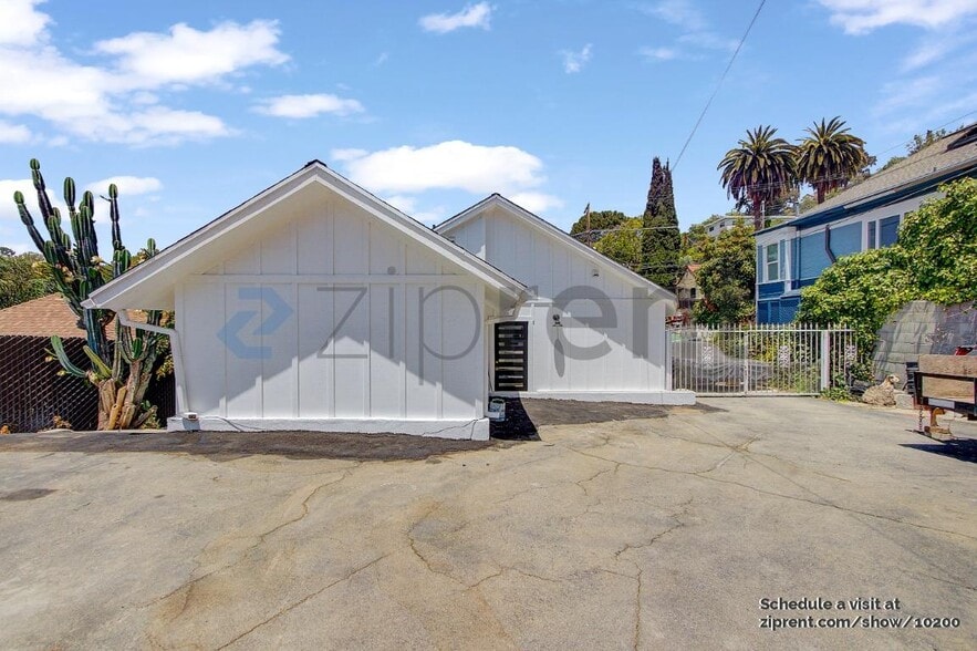 Building Photo - Unit