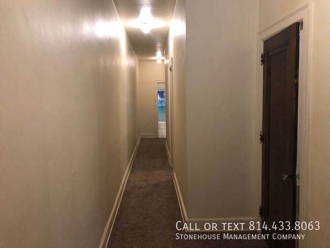 Building Photo - 360 W 7th St