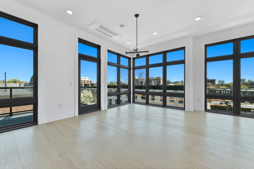 Building Photo - 14 Green St