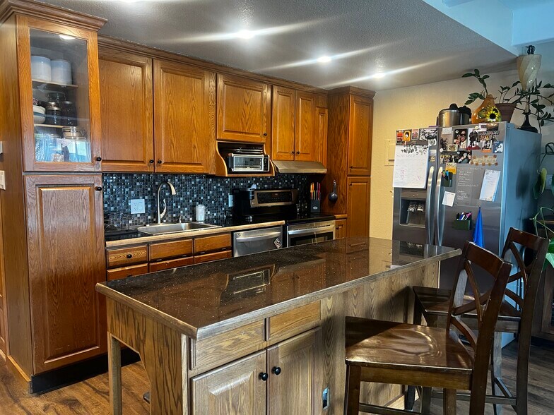 Building Photo - 303 Overlook Dr