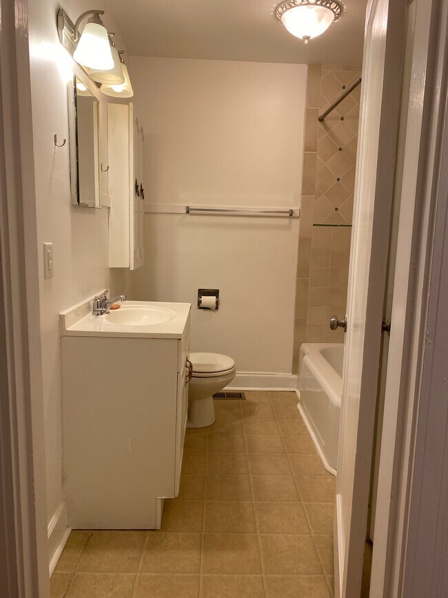 Building Photo - 3103 Wingate Ave