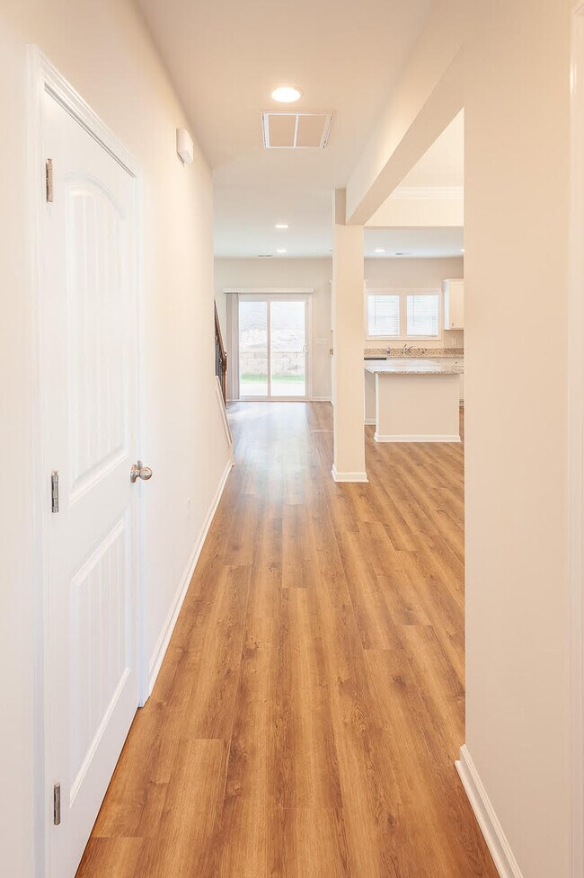 Building Photo - 220 Carvel Trl