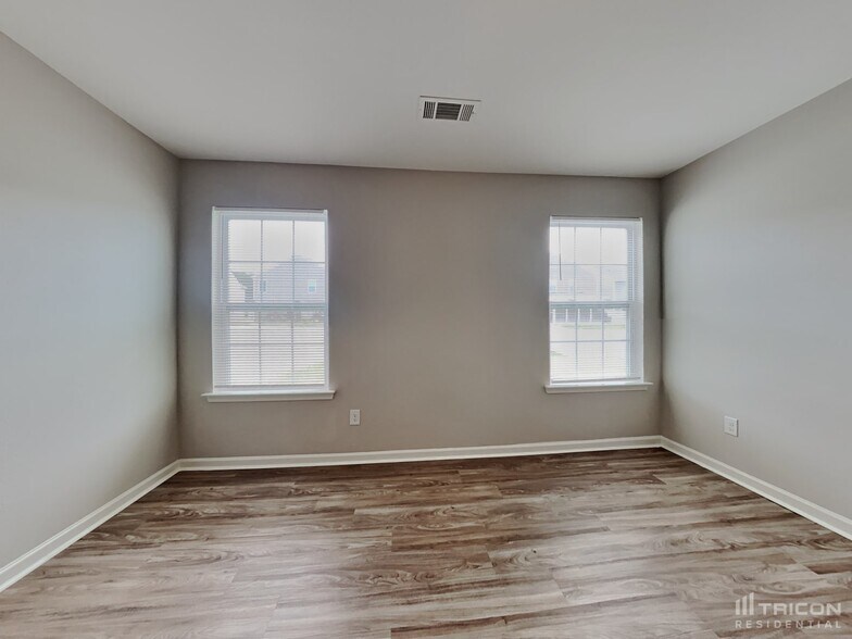 Building Photo - 2430 Dewey Creek Ln