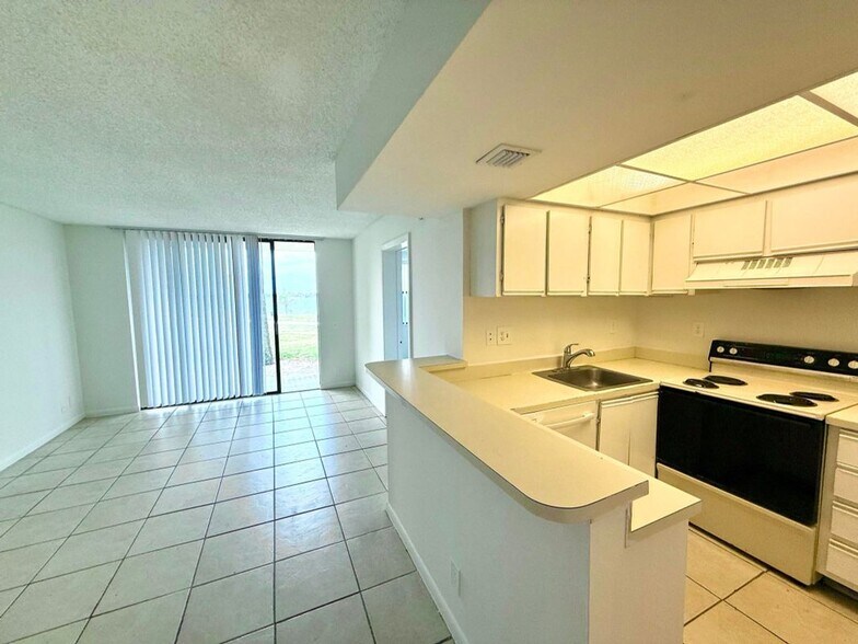 Building Photo - 760 Executive Center Dr