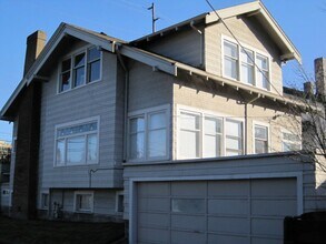 Building Photo - Live in Wallingford and Be Close to Everything!
