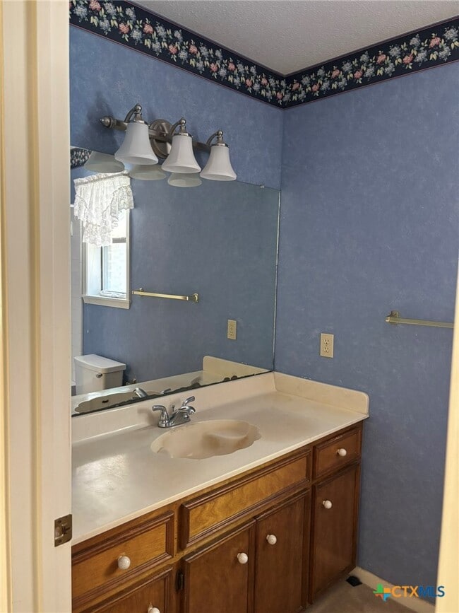 Building Photo - 417 Ivanhoe Dr