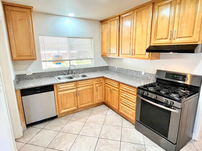 Building Photo - Belle