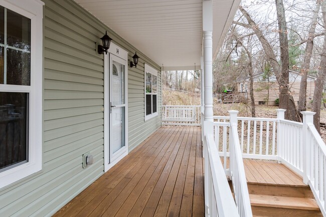 Building Photo - Central AVL - Beautiful 3/2 Cape Cod