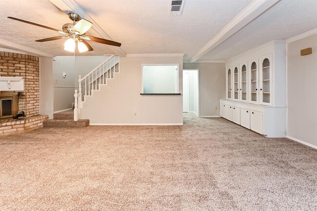 Building Photo - 16911 Memorial Oaks Ln