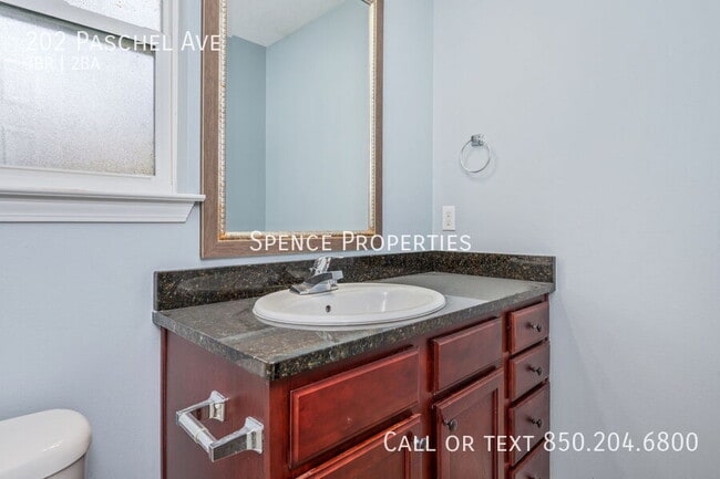 Building Photo - 202 Paschel Ave