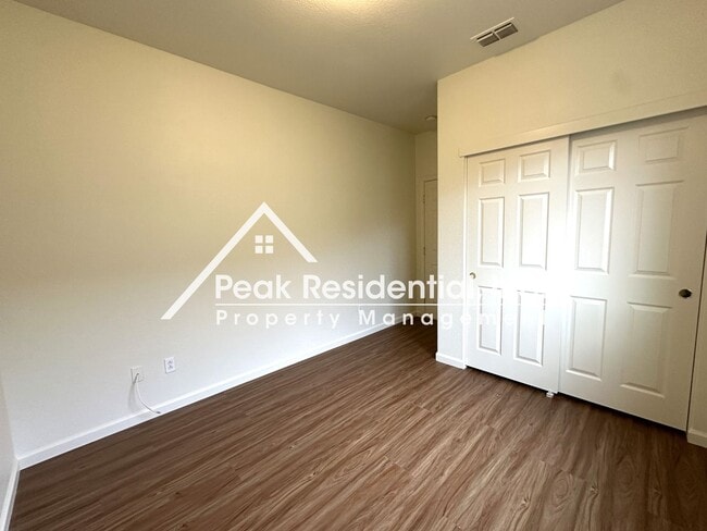 Building Photo - 1811 Waterfall Dr