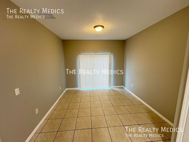 Building Photo - 548 Albatross Dr