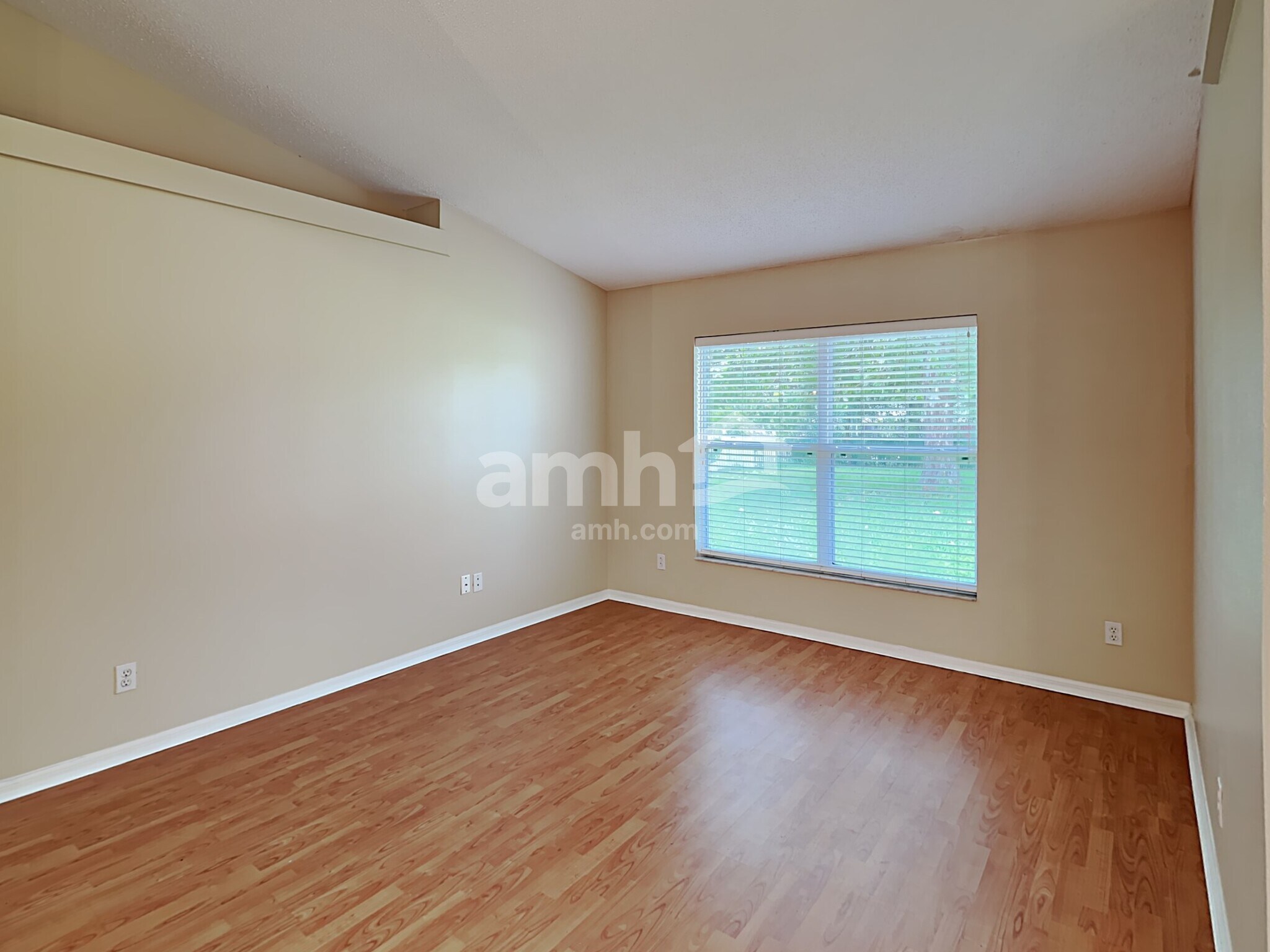 Building Photo - 12131 Woodglen Cir
