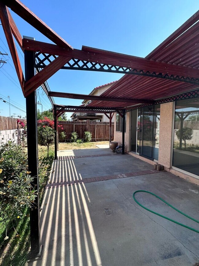Building Photo - NEW REMODELED 2 Bd/ 1 Ba Home