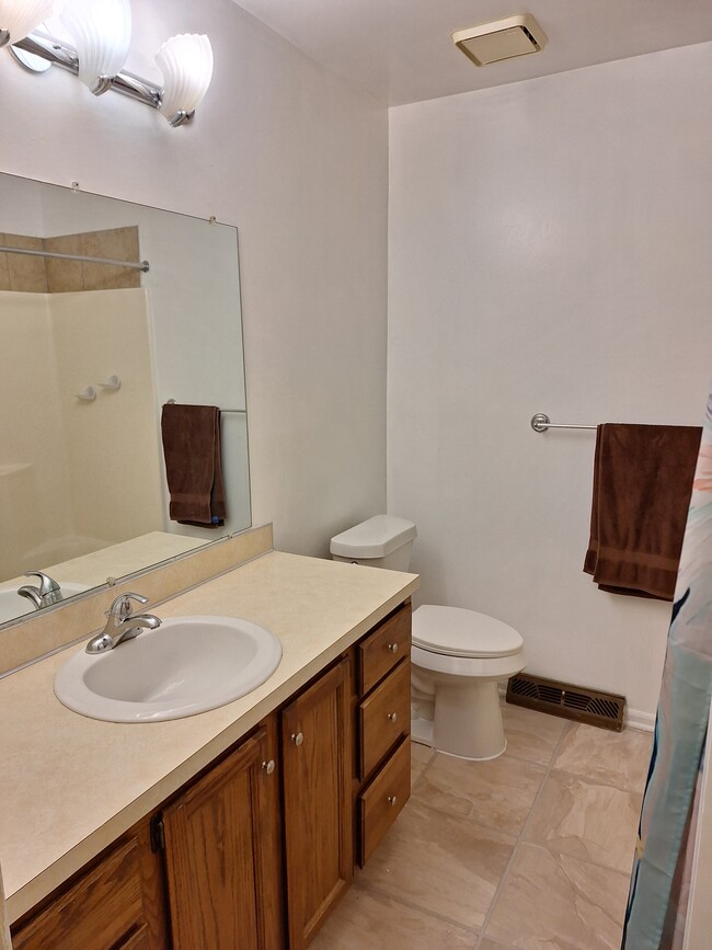 2nd bathroom - 2962 Porter Ct SW