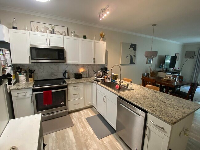 Building Photo - 2723 Bay Club Dr
