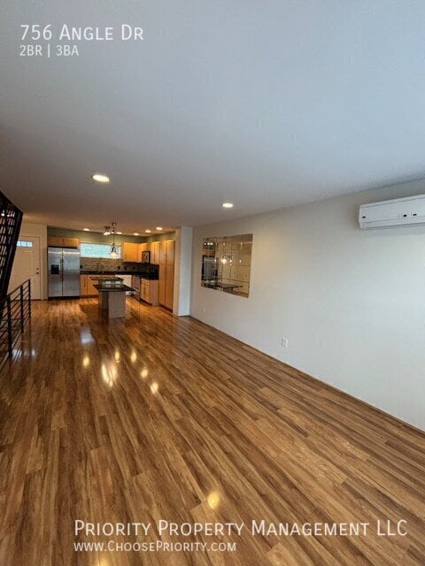 Building Photo - 756 Angle Dr